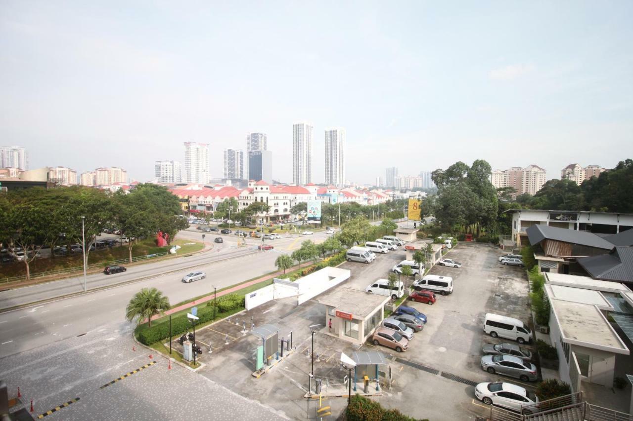 Tropical Hotel Kota Damansara Luaran gambar